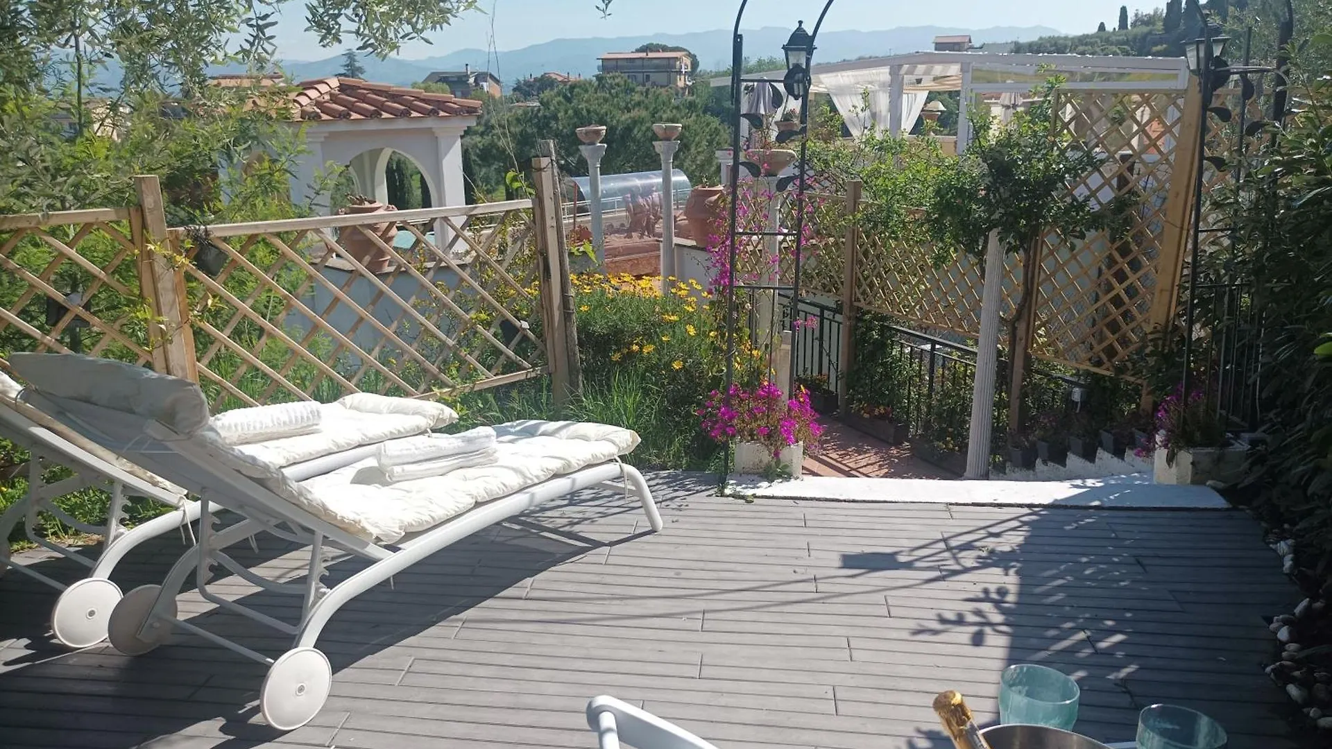Homart Roof Roman King Guest house